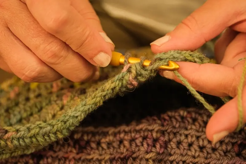 Como fazer roupa de crochê